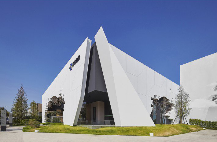 Nature Canvas Sales Center by Hsin Hung Wu 2